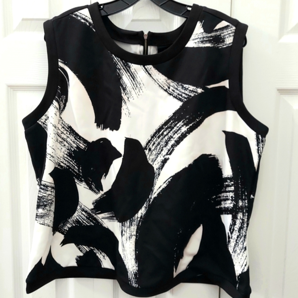 Worthington Top abstract design